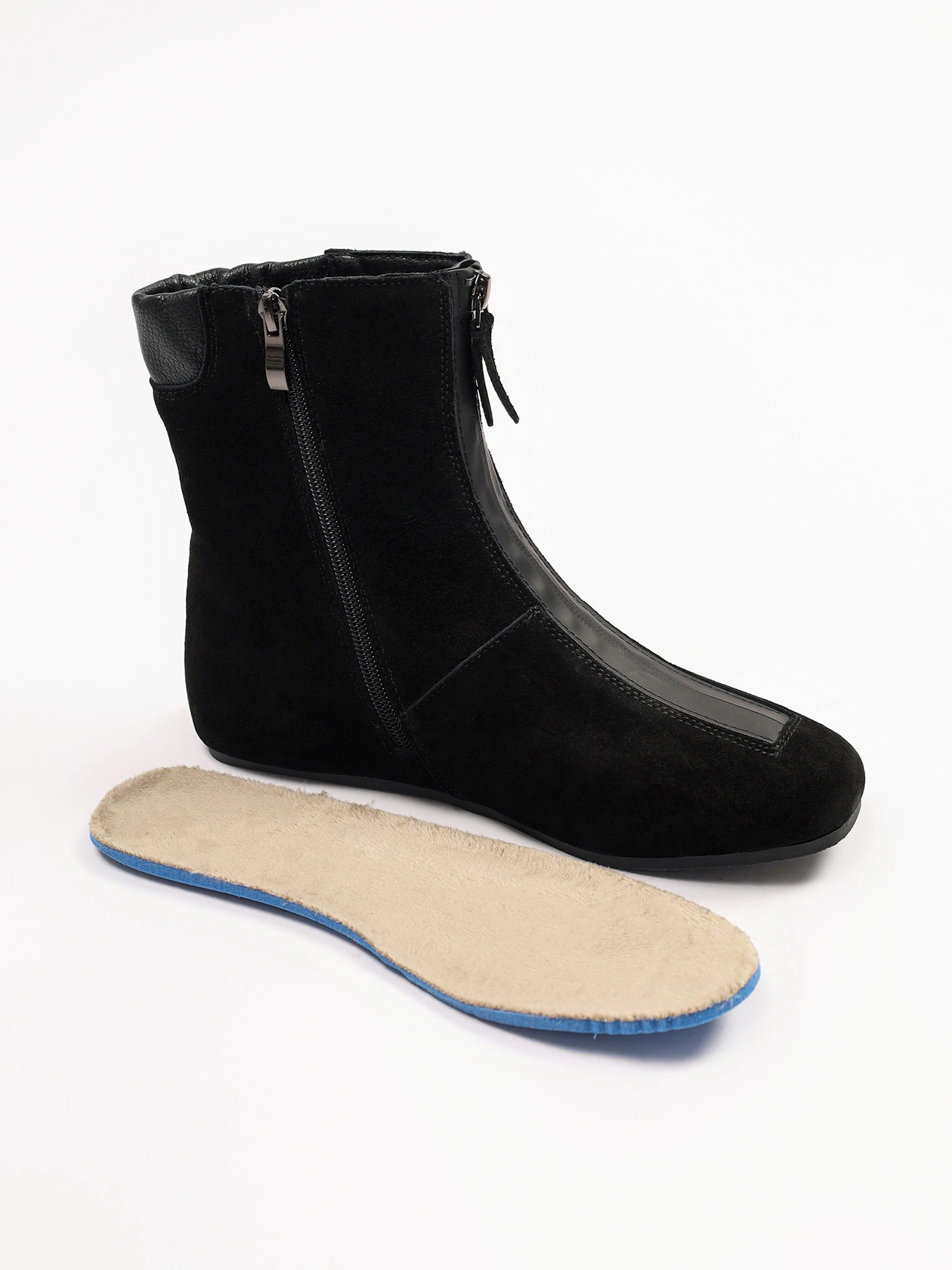 Ботинки черного цвета с декоративным замком спереди из натуральной замши